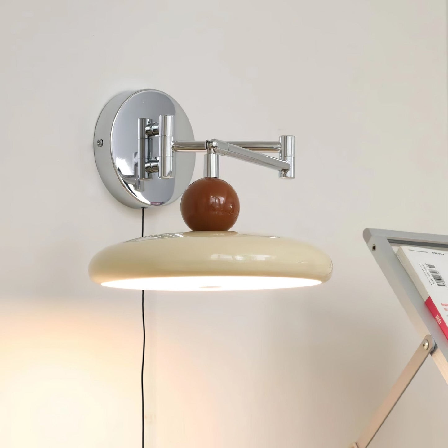Plug-in Wall Lamp | Elegant Round Design with Integrated LED 5