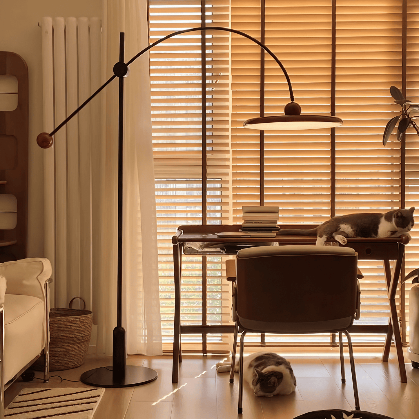 Modern Floor Lamp | Sculptural Design with Energy-Efficient LED 3