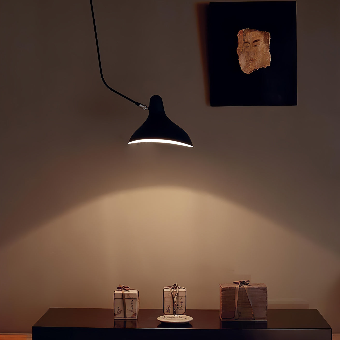 Modern Wall Sconce | Sculptural Metal Design for Elegant Illumination 6