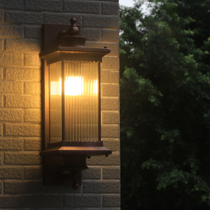 Outdoor Wall Light | Timeless Vintage Design for Patios and Gardens 3